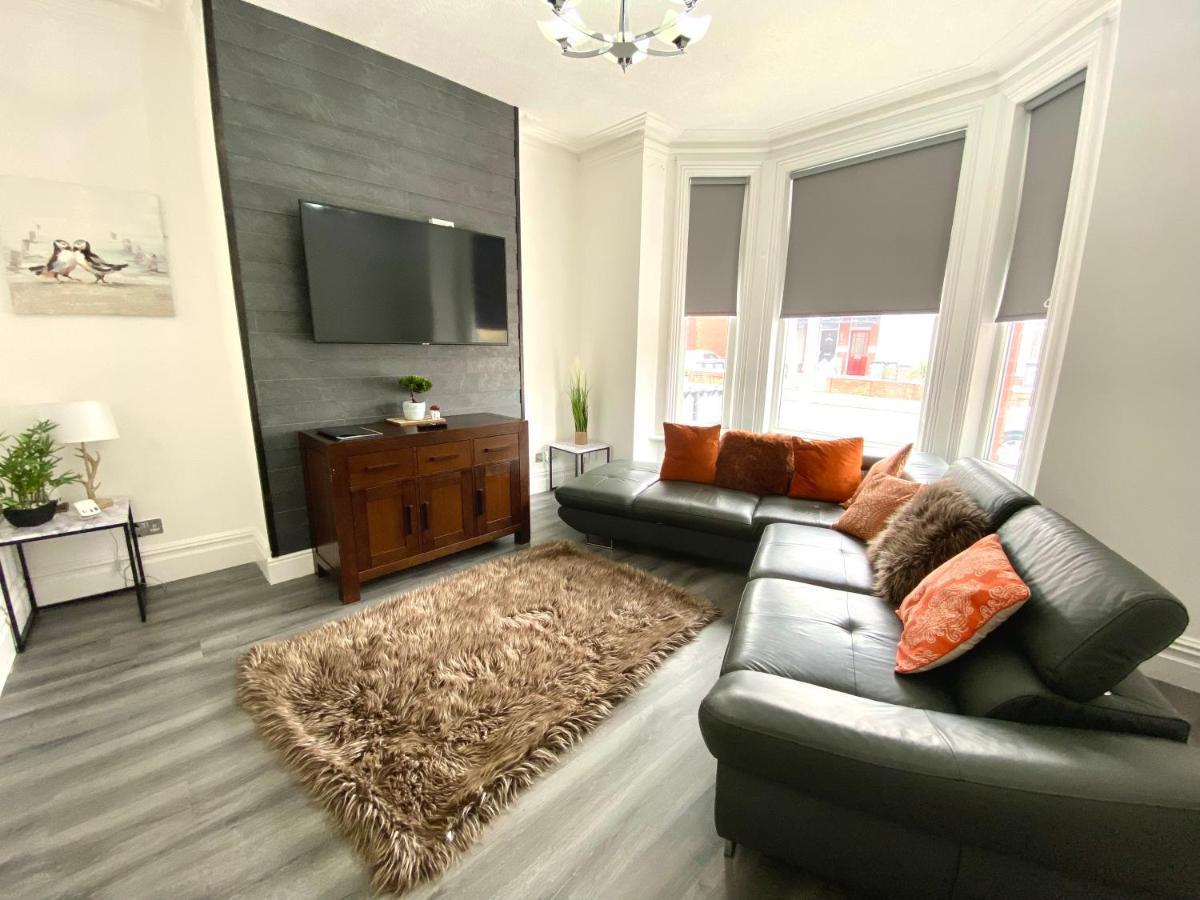 4 Bed Family House Near By Service * Blackpool